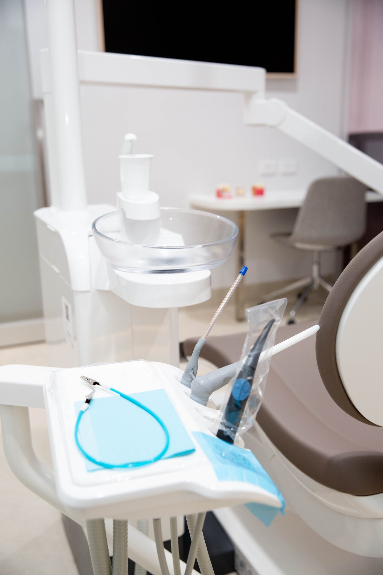 Y3 Smiles Dental modern clinic interior